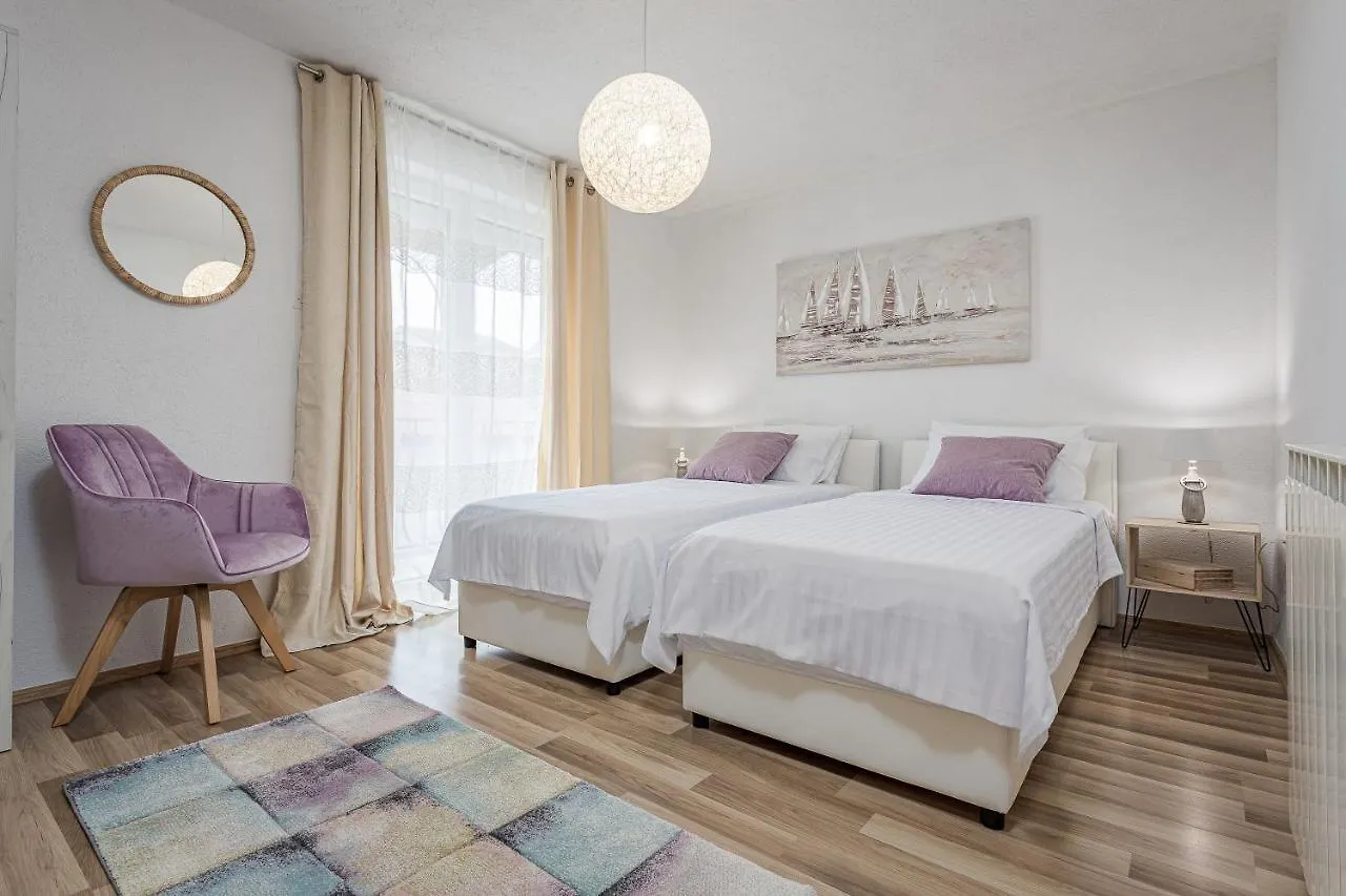 Luxury Apartments Gina Rovinj 0*,